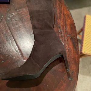 Stuart Weitzman chocolate brown suede boots fitted. Gorgeous never worn